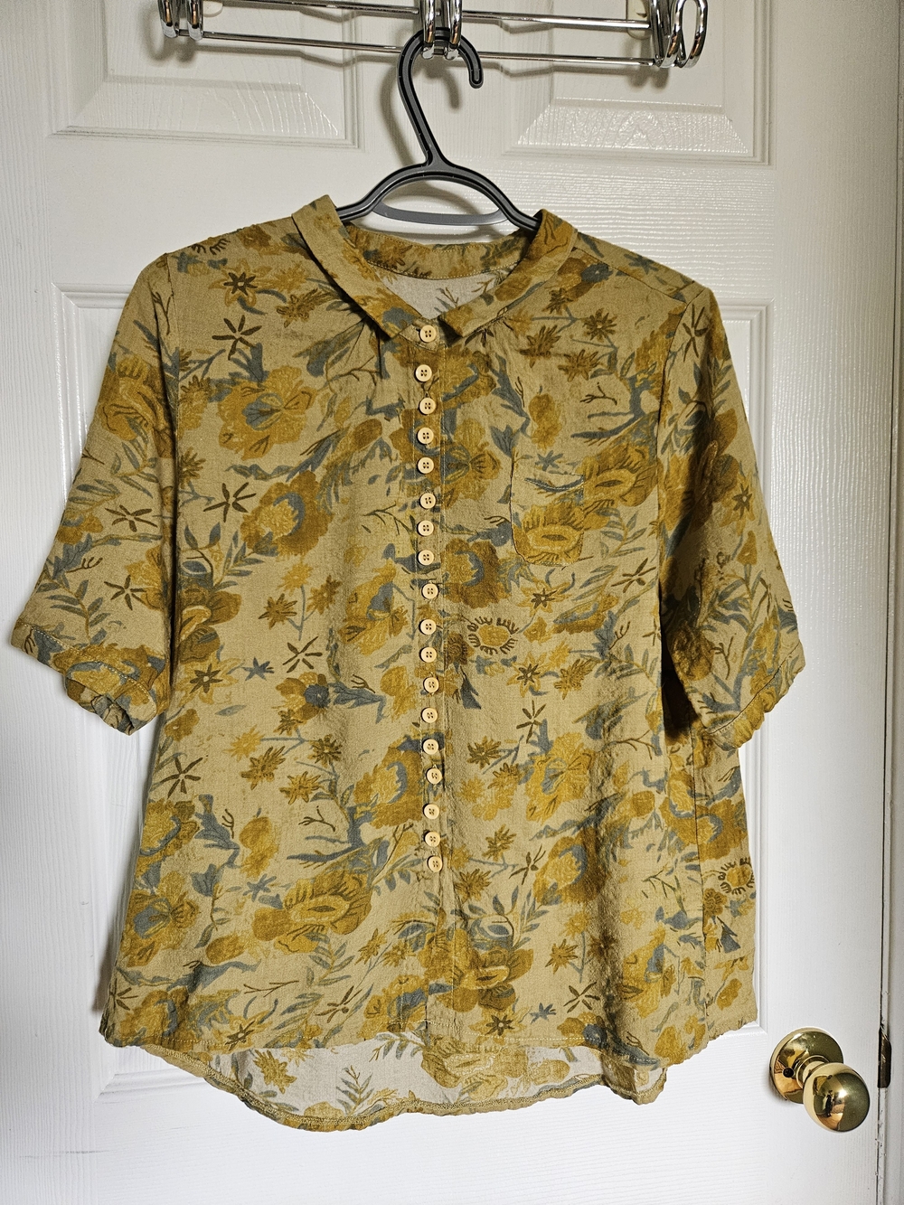 Short-Sleeve Floral Button-Up Blouse in Mustard Yellow